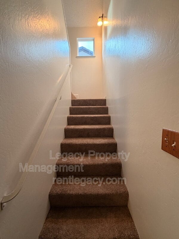 Building Photo - 1427 Bel Air Dr