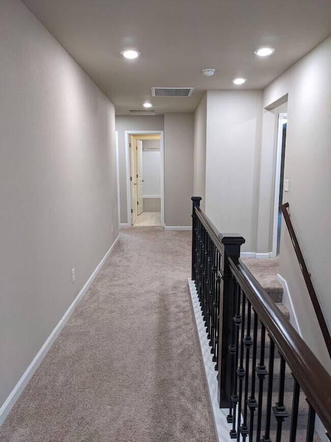 Building Photo - Northshore, Bothell, Millcreek 4 bedroom Home Special offer!