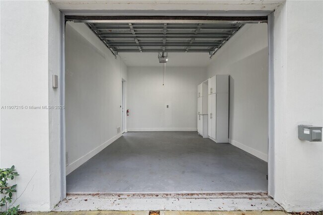 Building Photo - 5734 Buchanan St