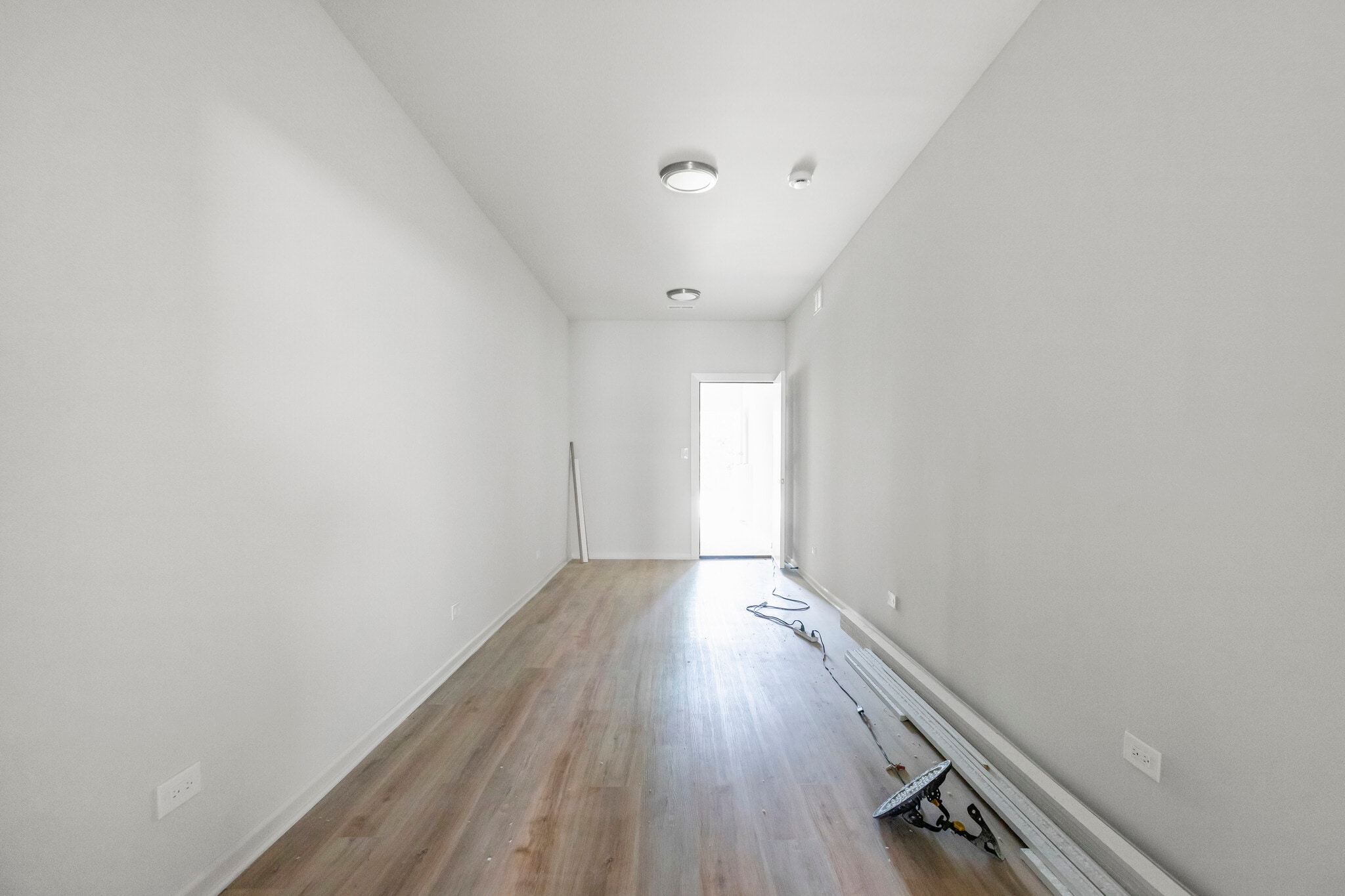 Building Photo - 3121 N California Ave