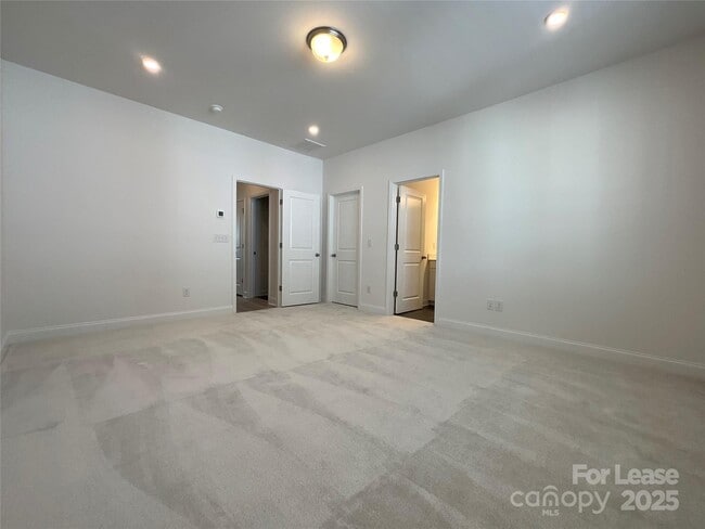 Building Photo - 15340 Ballancroft Pkwy