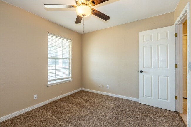 Building Photo - 3 Bed | 2 Bath in Broken Arrow!