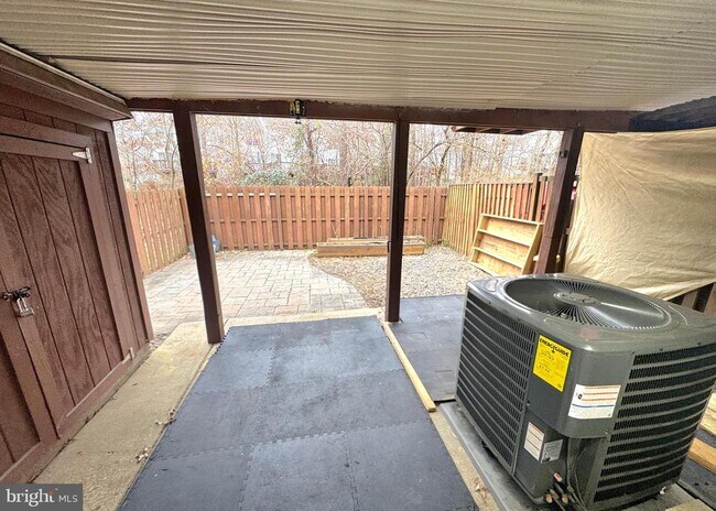 Building Photo - 2108 Commodore Ct