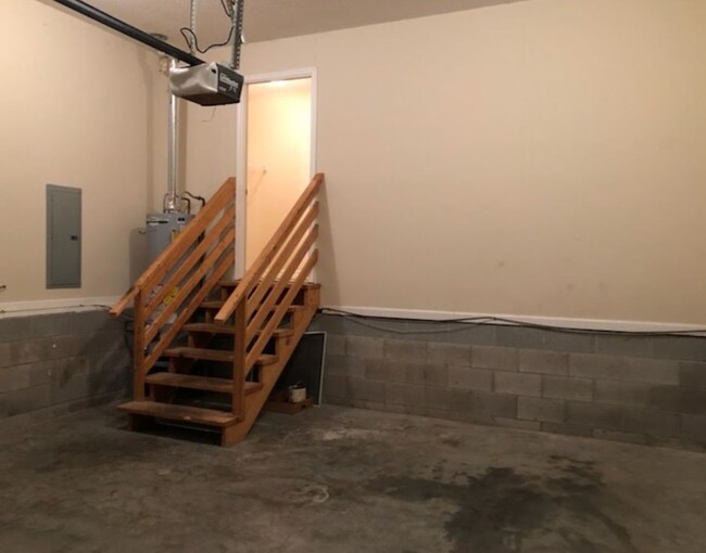 Building Photo - 2770 N Whitfield Rd