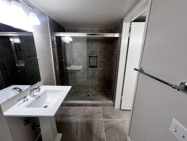 Building Photo - Novato Gem: Beautifully Updated 2-Bedroom Townhome