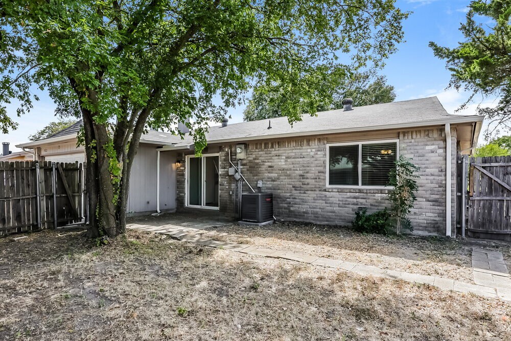 Building Photo - 1522 Sunset Ln