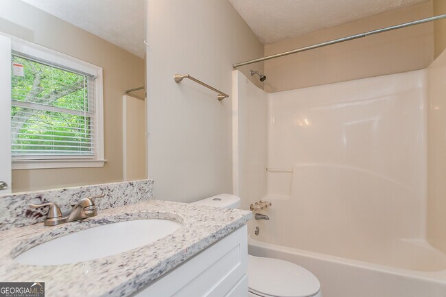 Building Photo - 3940 Scott Dr