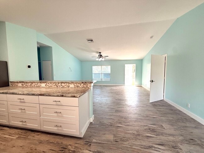 Building Photo - 15859 68th Ct N