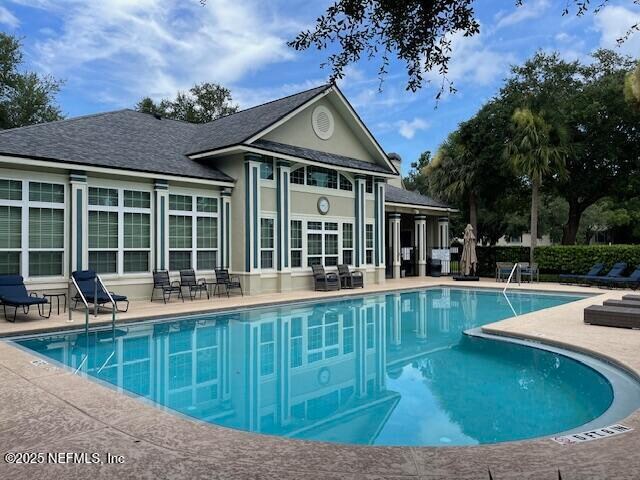 Building Photo - 13700 Richmond Park Dr N