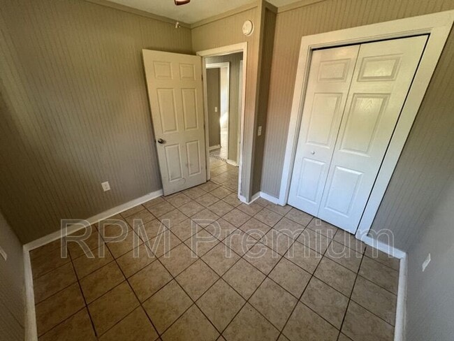 Building Photo - 5863 Denova St