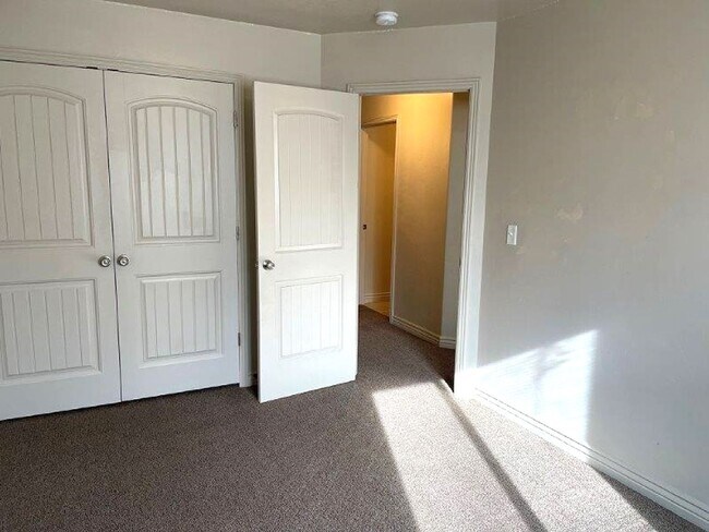 Building Photo - 2378 S Knights Way