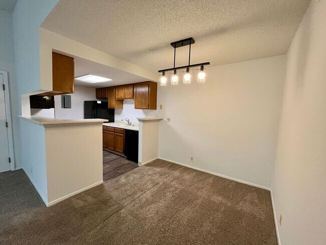 Building Photo - Nice 2 bed 2 bath second floor unit near Buckley Air Force base!