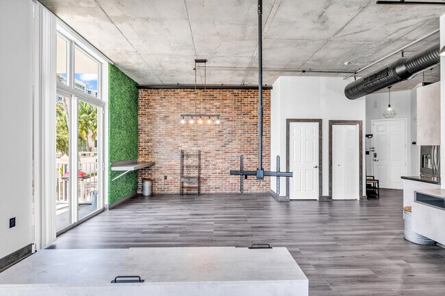 Building Photo - 2100 Van Buren St