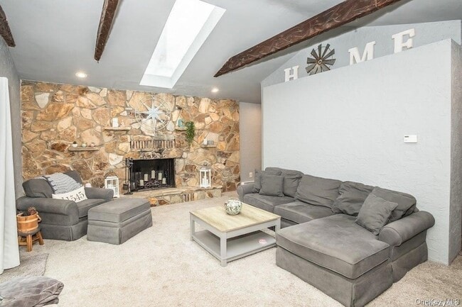 Building Photo - 2 Elm Pl