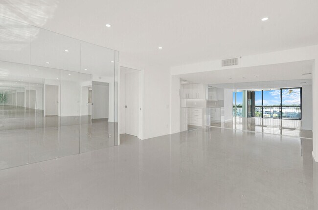 Building Photo - 2697 N Ocean Blvd