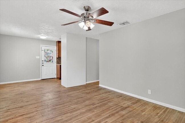 Building Photo - 11230 Blades- 3bed/1bath $1,195/month