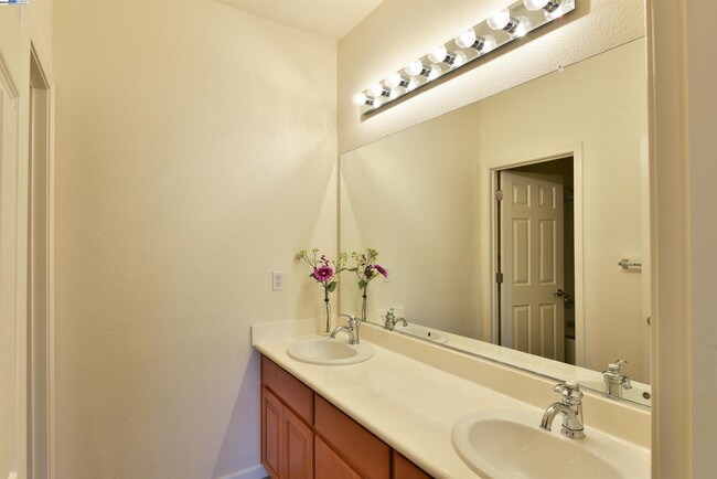 Building Photo - 35 Belize Ct