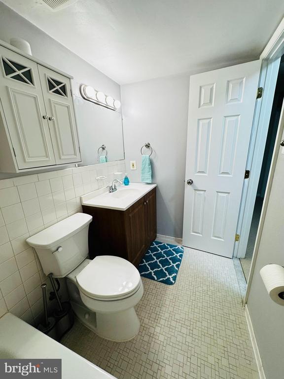 Building Photo - 1531 Colonial Dr