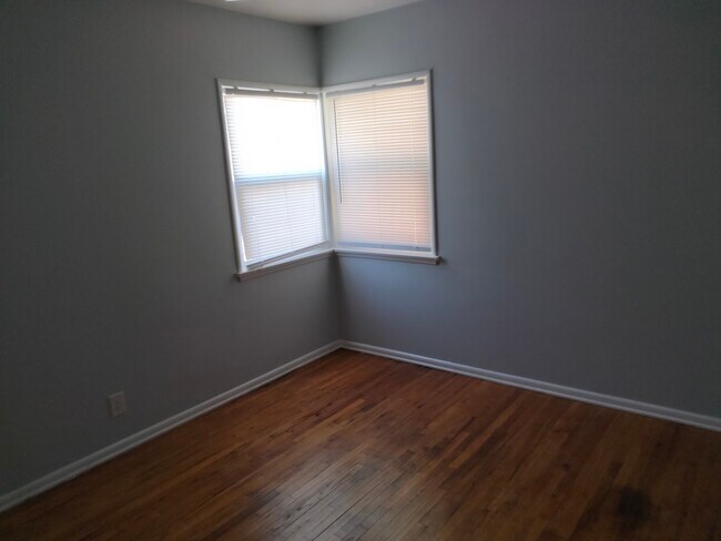 Bedroom - 1420 N Hollywood Way