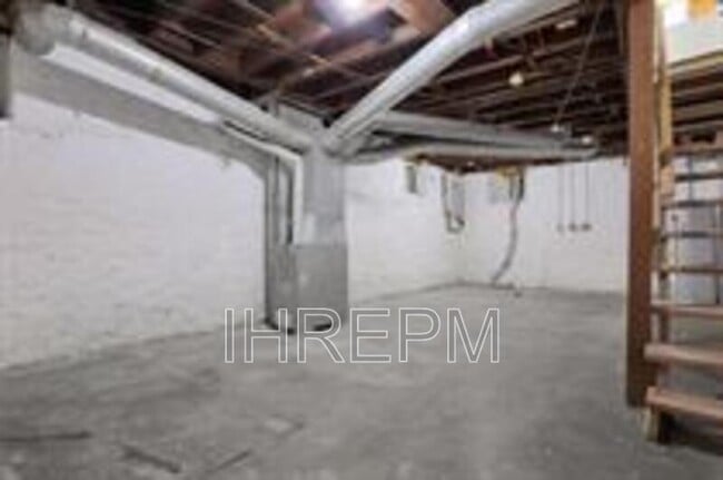 Building Photo - 1259 E Livingston Ave