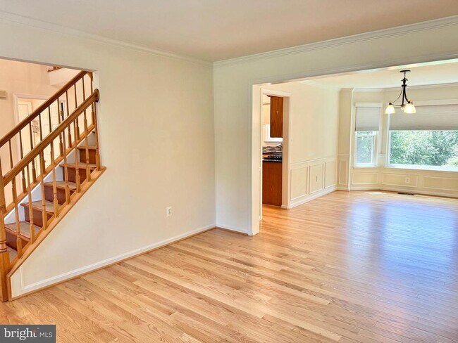 Building Photo - 53 Crestwood Ln