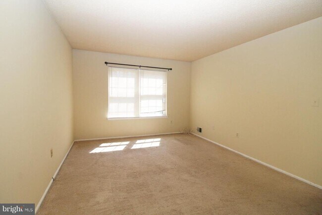 Building Photo - 7 Joyner Ct