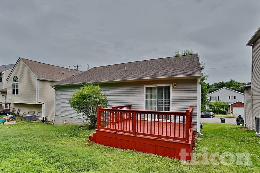 Building Photo - 649 Belgium Dr