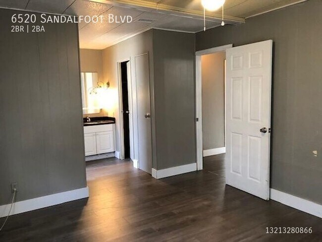 Building Photo - 6520 Sandalfoot Blvd