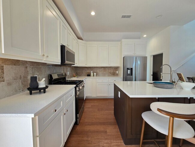 Building Photo - 2822 Camino Mendoza