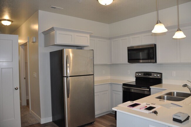 Building Photo - 3 bedroom, 2 bathroom house located in the...