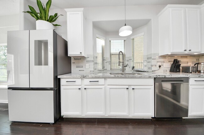 Building Photo - 30214 Vinebriar Dr