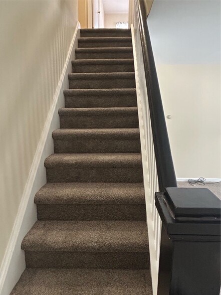 Building Photo - 226 Crane St