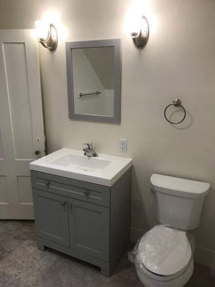 Building Photo - 8 Belmont St