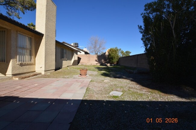 Building Photo - 1925 Ann Greta Dr