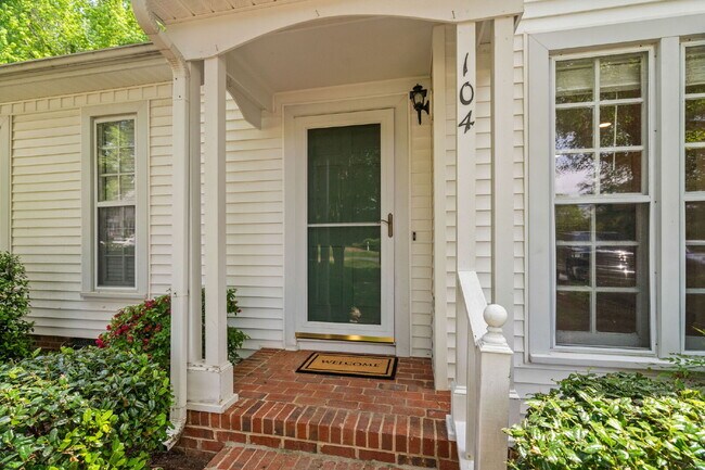 Building Photo - Stylish & Fully Updated 2-Bedroom Townhous...