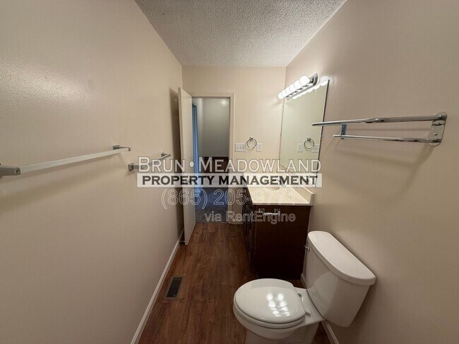 Building Photo - 1811 Meadowland Ln