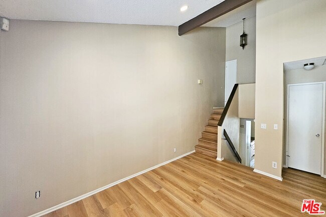 Building Photo - 5800 Owensmouth Ave