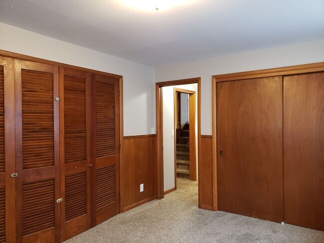 Building Photo - Beautiful 4 Bedroom 2 Bathroom Home