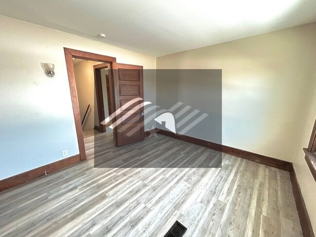 Building Photo - 2806 S Smithville Rd