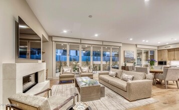 Building Photo - 5553 E Stella Ln