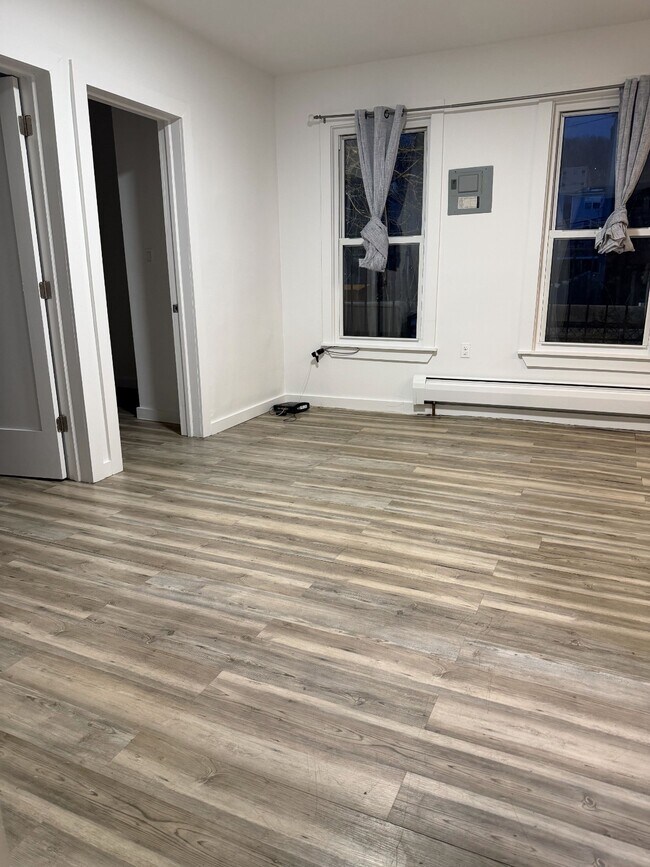 Building Photo - 20 Porach St