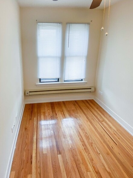 Building Photo - 627 W Melrose St