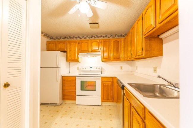 Building Photo - 8 Northbrook Dr