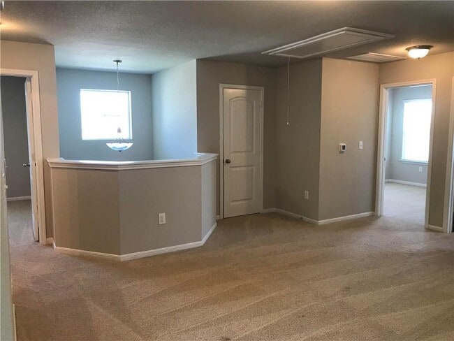Building Photo - 2205 Bettylou Ln