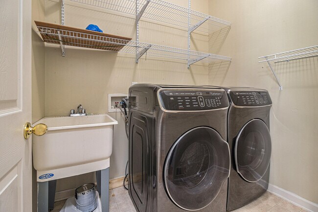 Building Photo - 1304 N Bay Dr