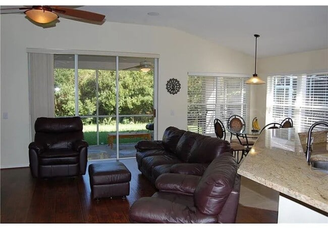 Building Photo - 4 bed, 2 Bath New Tampa Home for Lease!