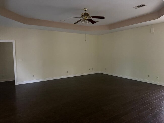 Building Photo - 252 Dedria Ln