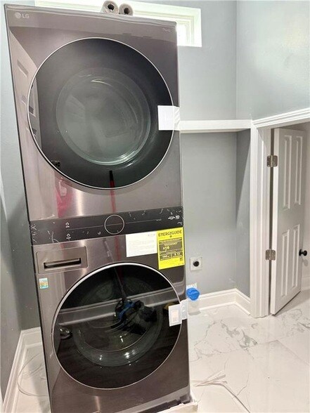 Building Photo - 8927 Fig St