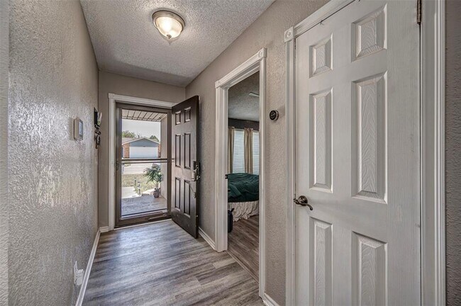 Building Photo - 8421 Woodhue Dr