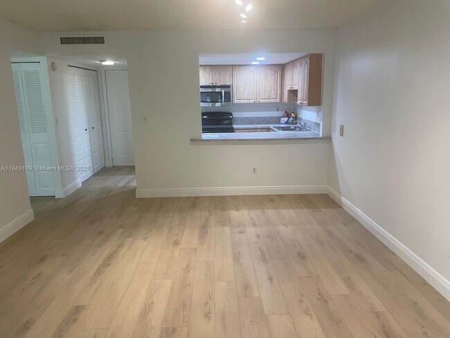 Building Photo - 9301 SW 92nd Ave